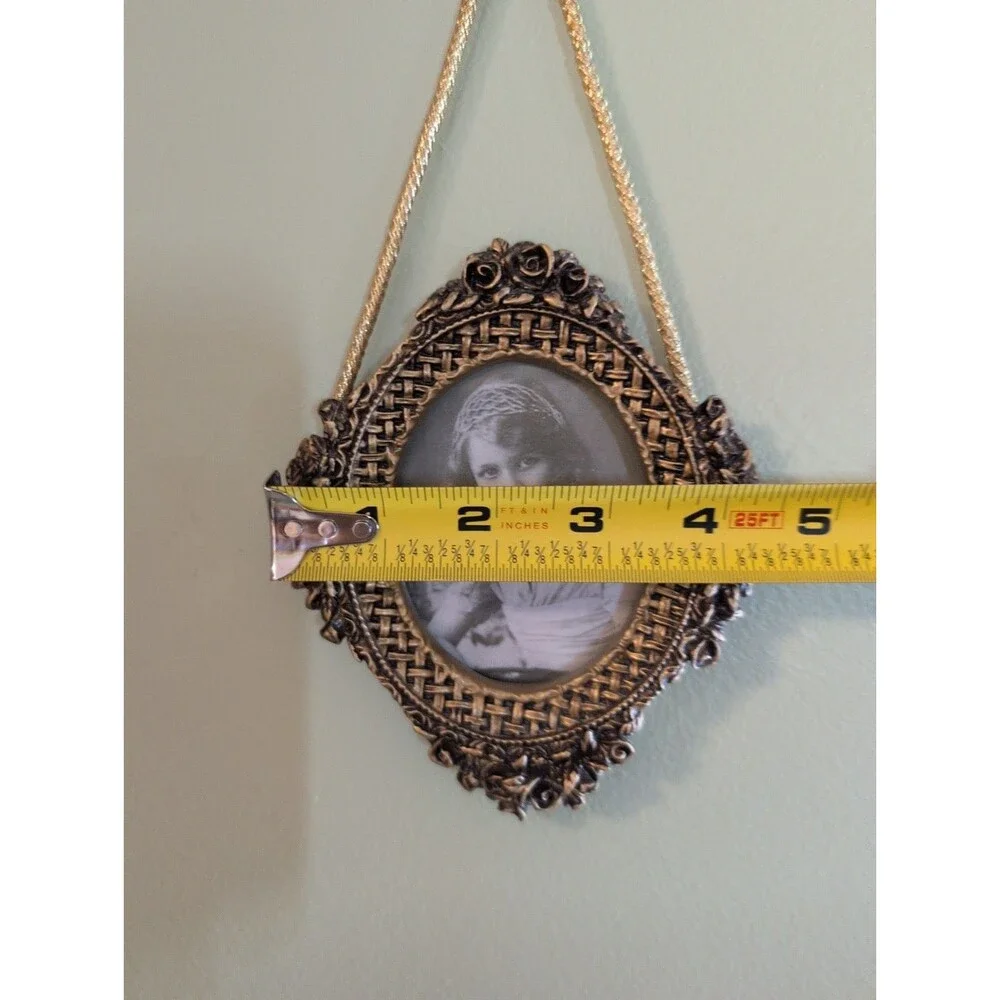 Vintage Inspired Resin Gold Baroque Picture Frame With Bow Roses Wall Hanging